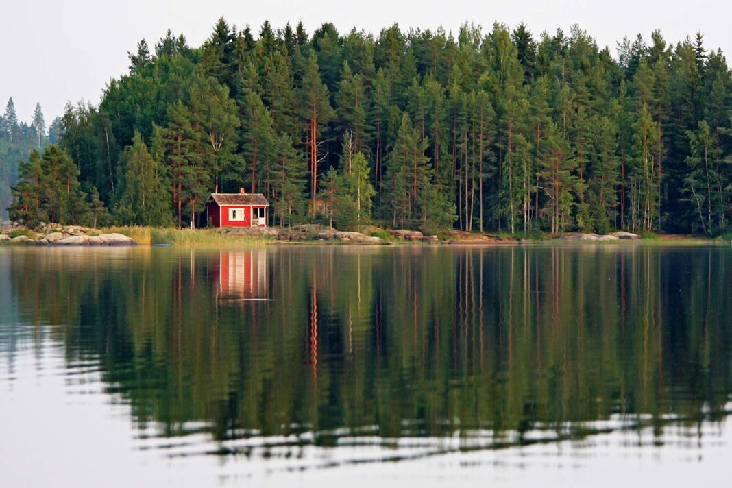 lakeside cottage finland